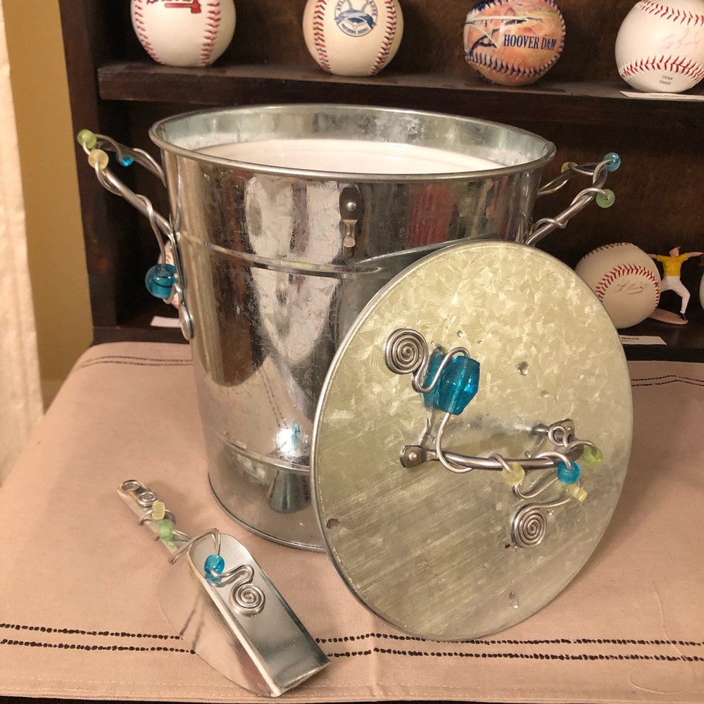 Silver Metal Ice Bucket with Lid and Scoop